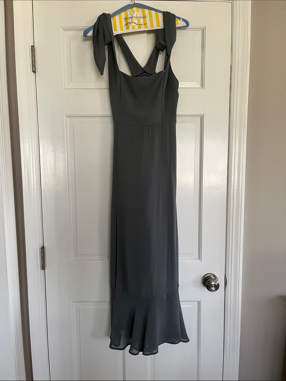 Elegant sage green Tie-Shoulder Maxi Dress